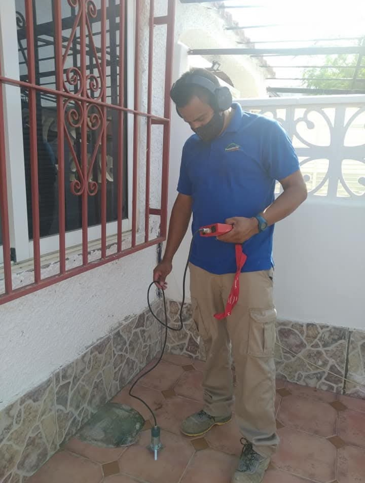 Fontanero trabajando